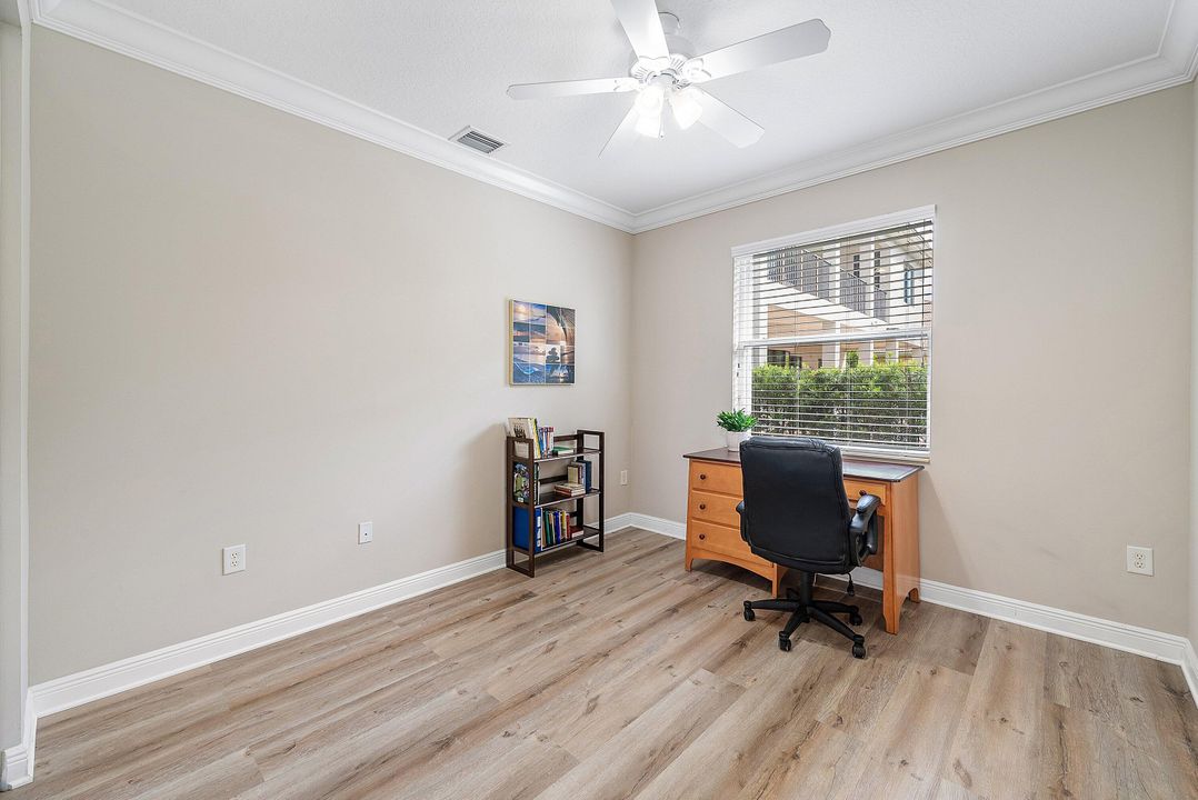 Activo con contrato: $999,900 (5 camas, 3 baños, 2945 Pies cuadrados)