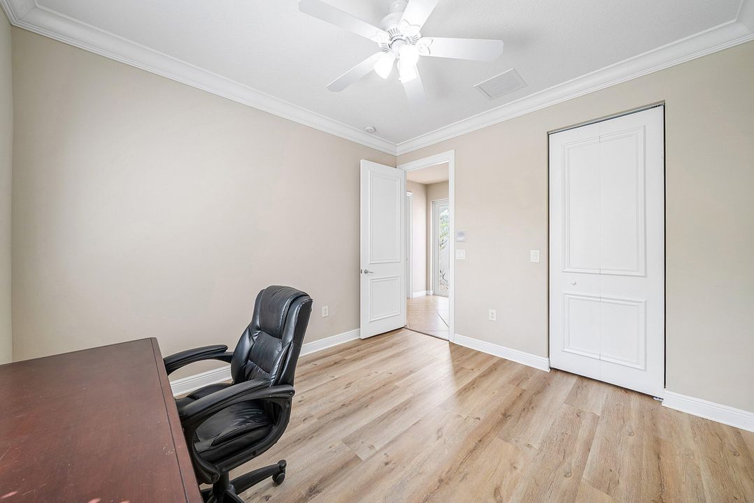 Activo con contrato: $999,900 (5 camas, 3 baños, 2945 Pies cuadrados)