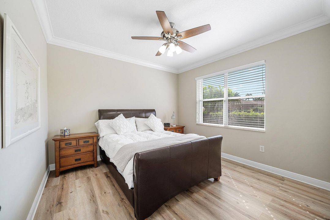 Activo con contrato: $999,900 (5 camas, 3 baños, 2945 Pies cuadrados)