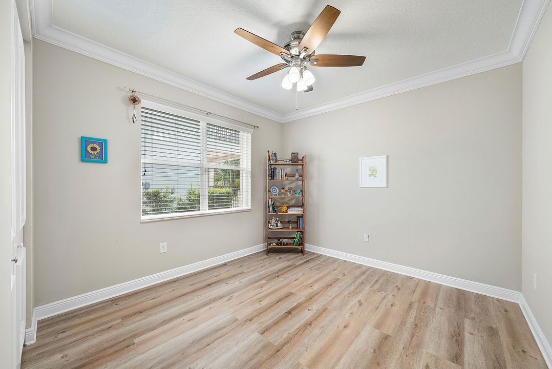 Activo con contrato: $999,900 (5 camas, 3 baños, 2945 Pies cuadrados)