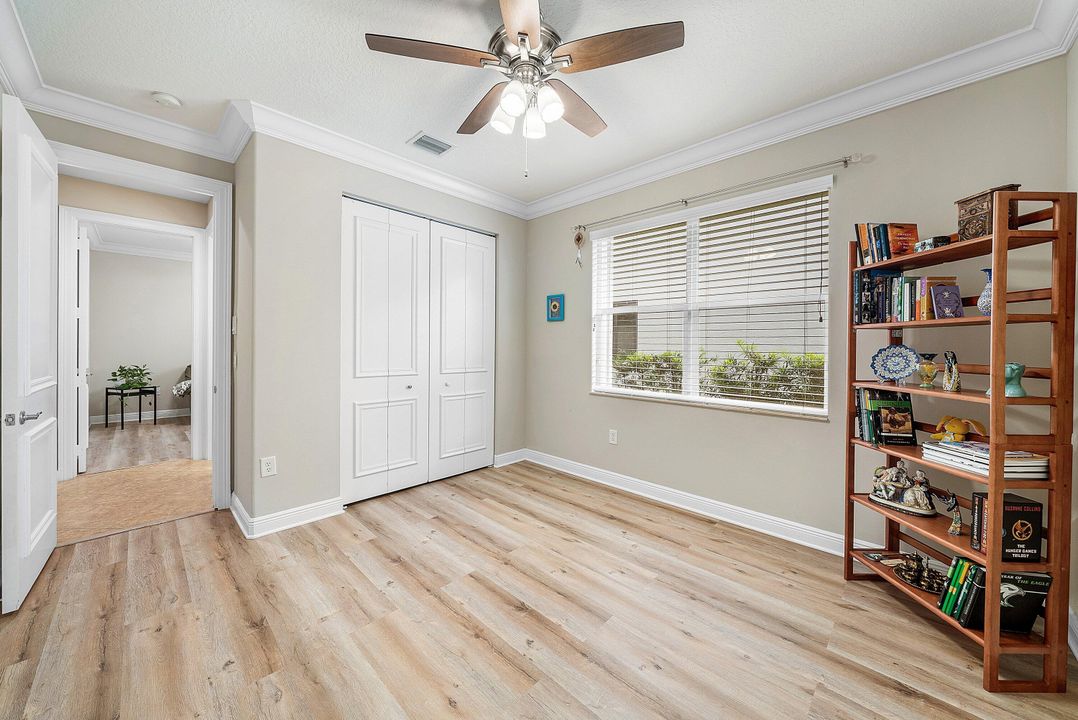 Activo con contrato: $999,900 (5 camas, 3 baños, 2945 Pies cuadrados)