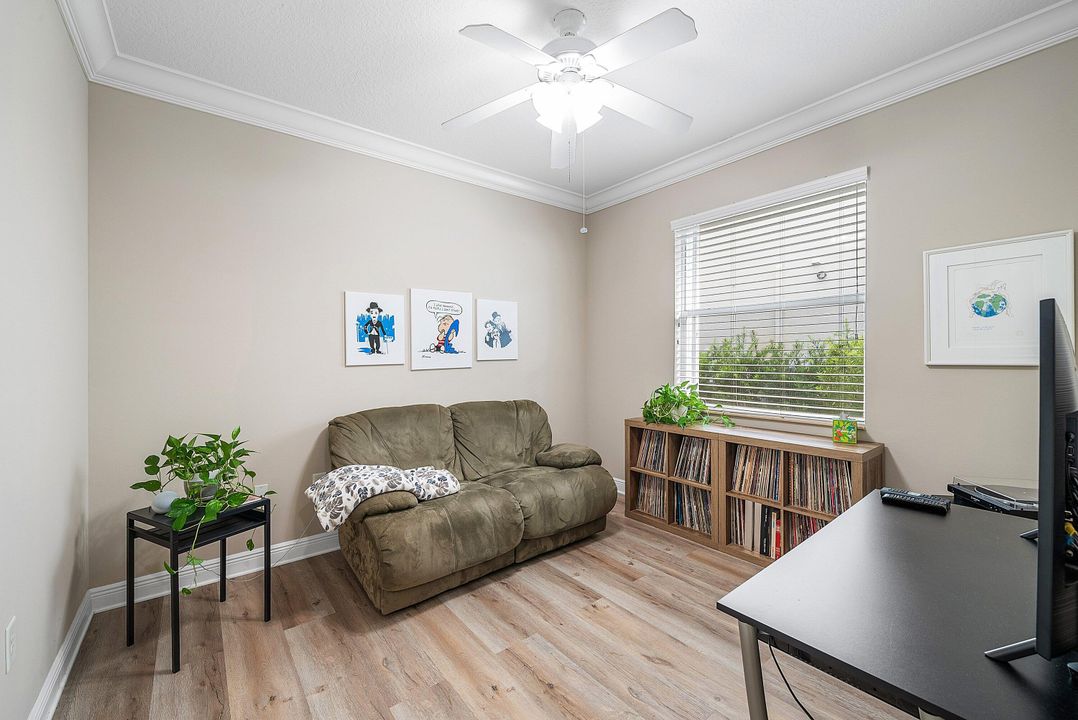 Activo con contrato: $999,900 (5 camas, 3 baños, 2945 Pies cuadrados)