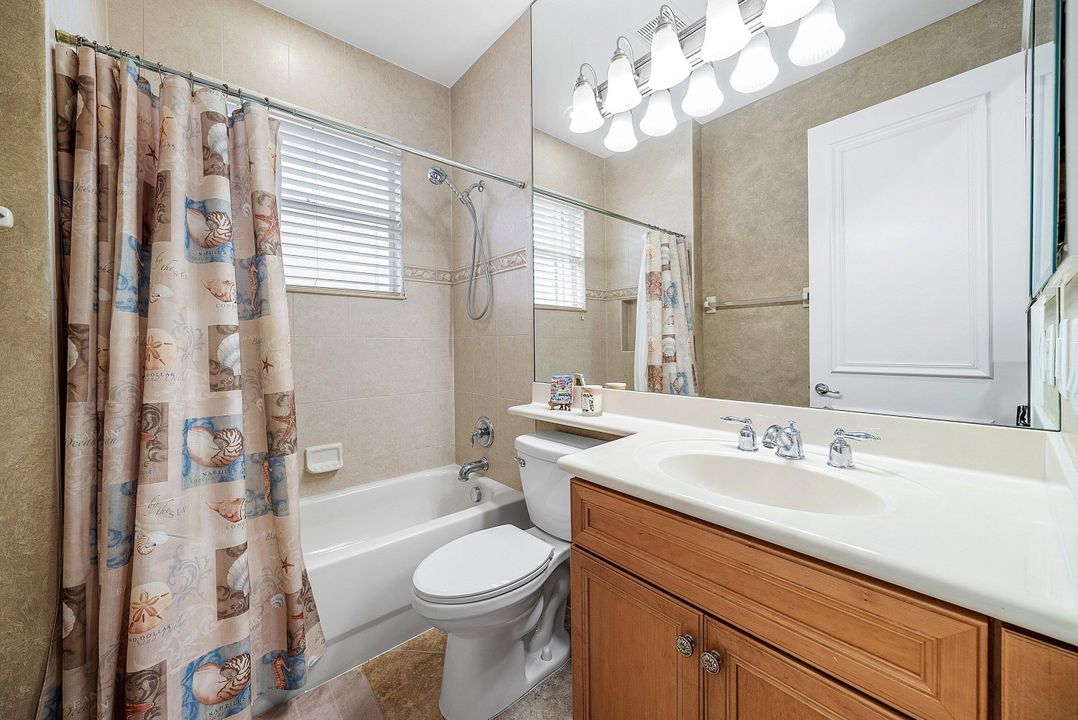 Activo con contrato: $999,900 (5 camas, 3 baños, 2945 Pies cuadrados)