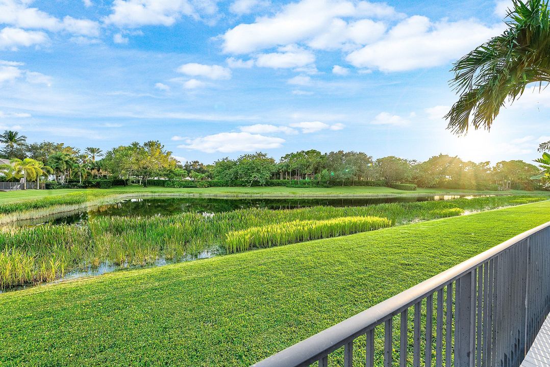 Activo con contrato: $999,900 (5 camas, 3 baños, 2945 Pies cuadrados)