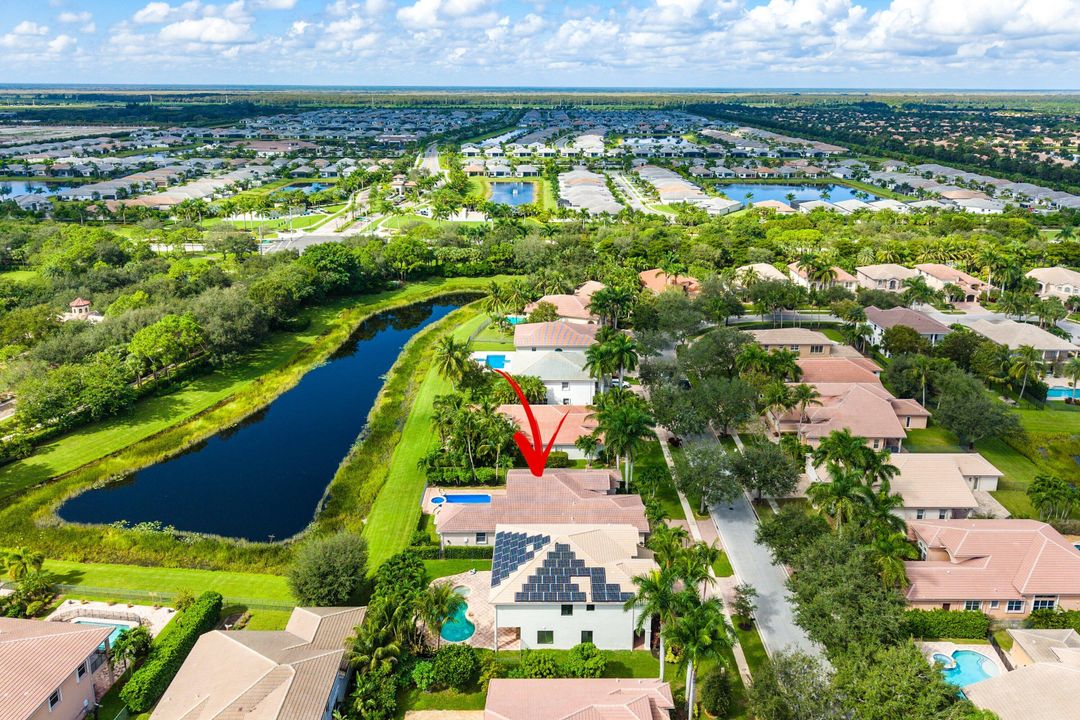 Activo con contrato: $999,900 (5 camas, 3 baños, 2945 Pies cuadrados)