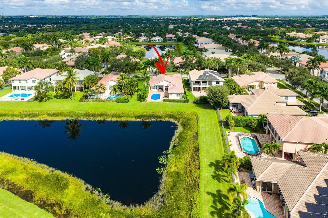 Activo con contrato: $999,900 (5 camas, 3 baños, 2945 Pies cuadrados)