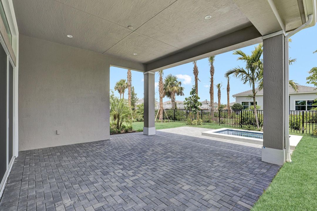 For Sale: $899,000 (3 beds, 3 baths, 2429 Square Feet)