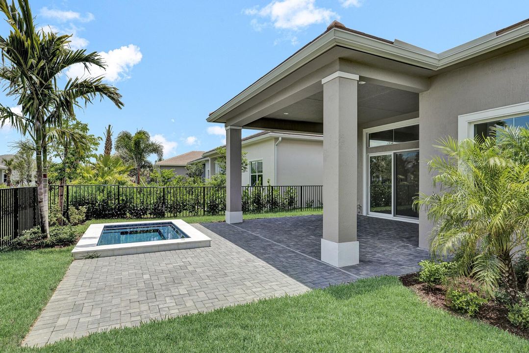 For Sale: $899,000 (3 beds, 3 baths, 2429 Square Feet)