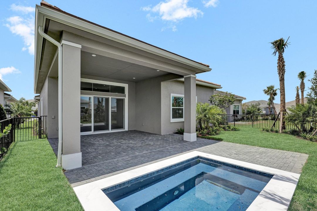 For Sale: $899,000 (3 beds, 3 baths, 2429 Square Feet)