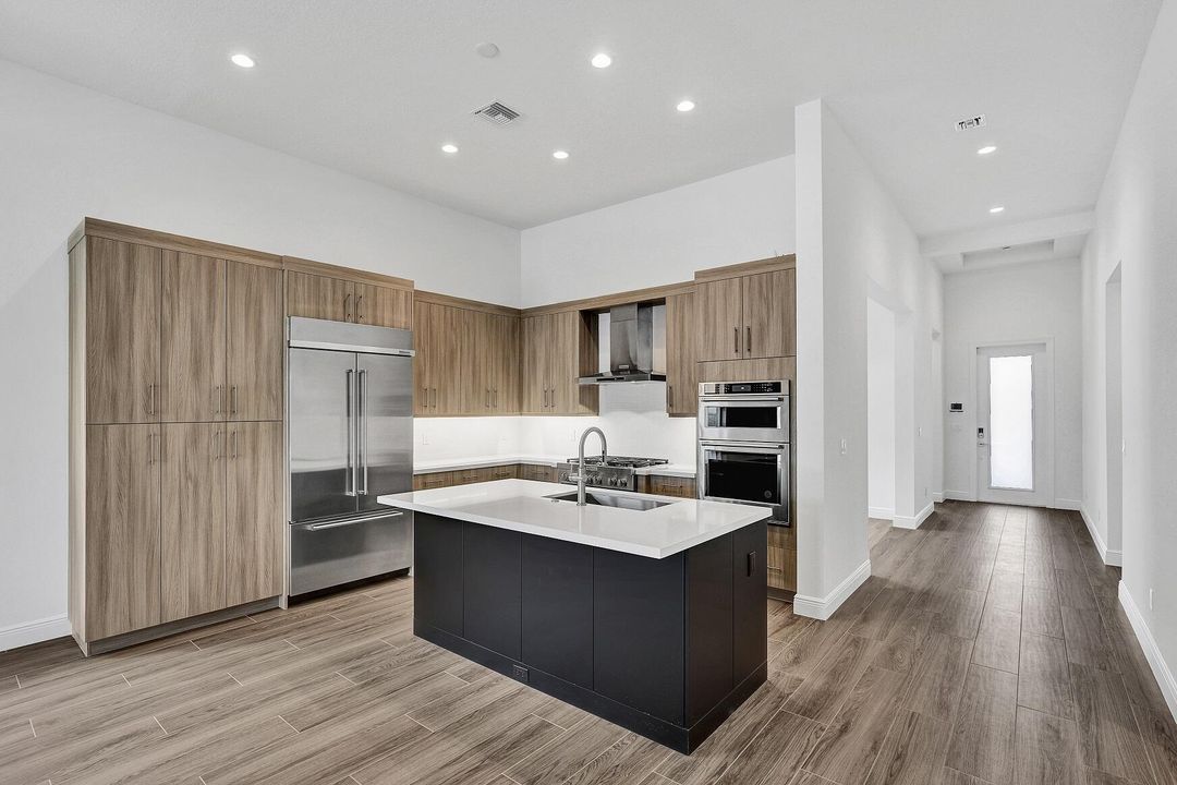 For Sale: $899,000 (3 beds, 3 baths, 2429 Square Feet)