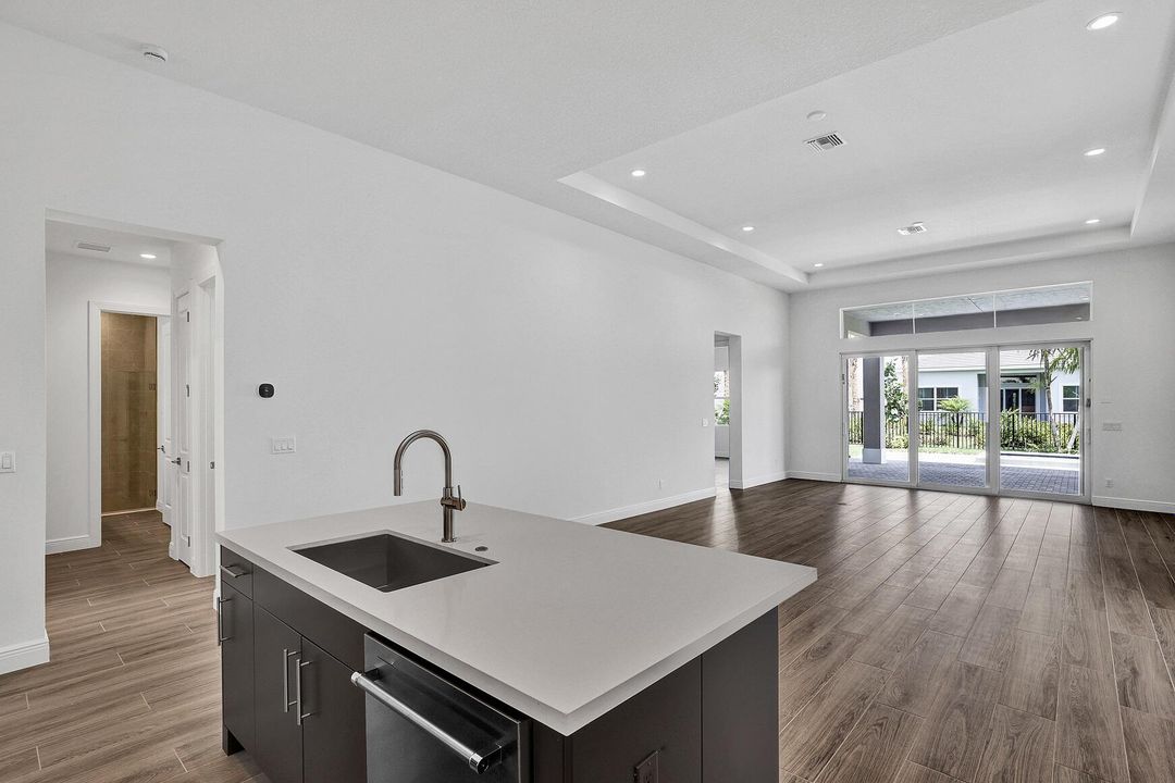 For Sale: $899,000 (3 beds, 3 baths, 2429 Square Feet)