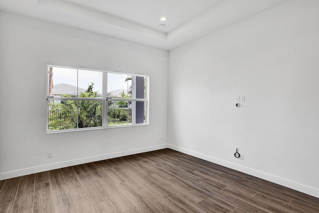 For Sale: $899,000 (3 beds, 3 baths, 2429 Square Feet)