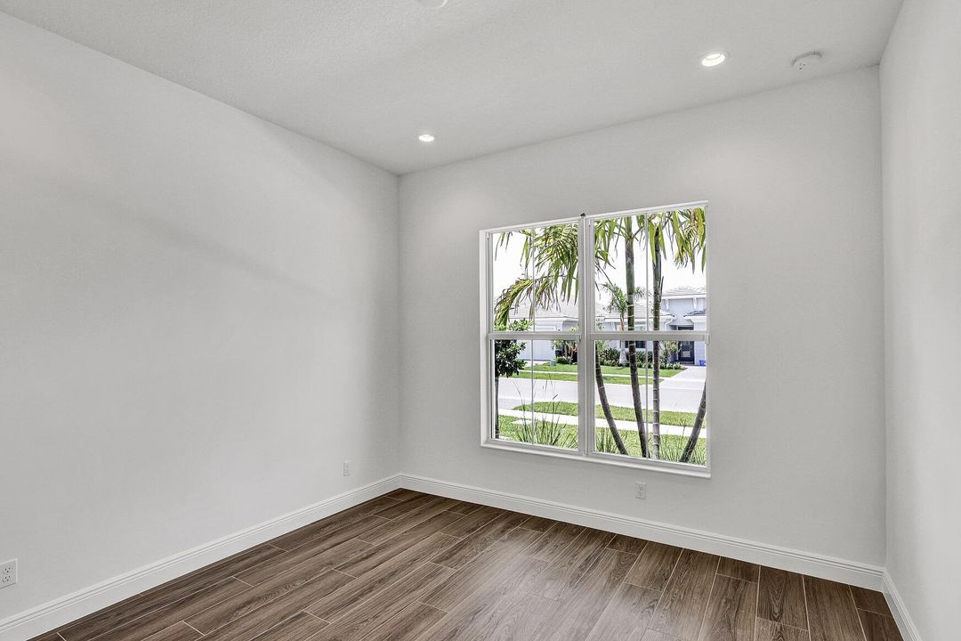 For Sale: $899,000 (3 beds, 3 baths, 2429 Square Feet)