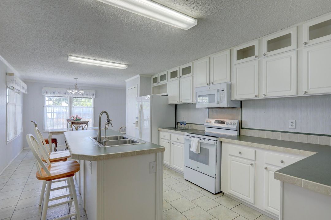 合同活跃: $235,000 (3 贝兹, 2 浴室, 1664 平方英尺)