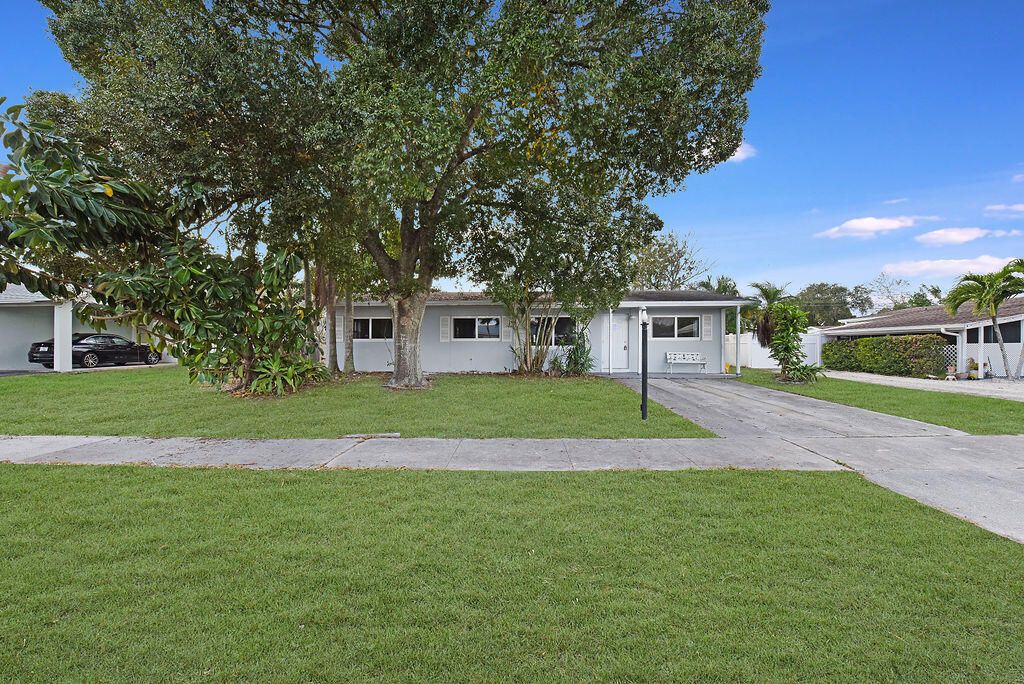 For Rent: $3,500 (4 beds, 2 baths, 1375 Square Feet)