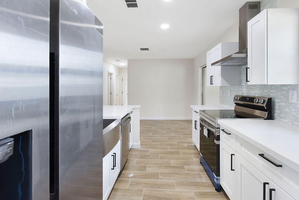 For Rent: $3,500 (4 beds, 2 baths, 1375 Square Feet)