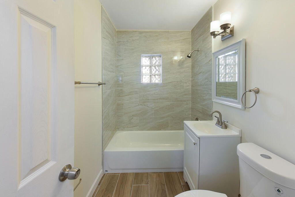 For Rent: $3,500 (4 beds, 2 baths, 1375 Square Feet)