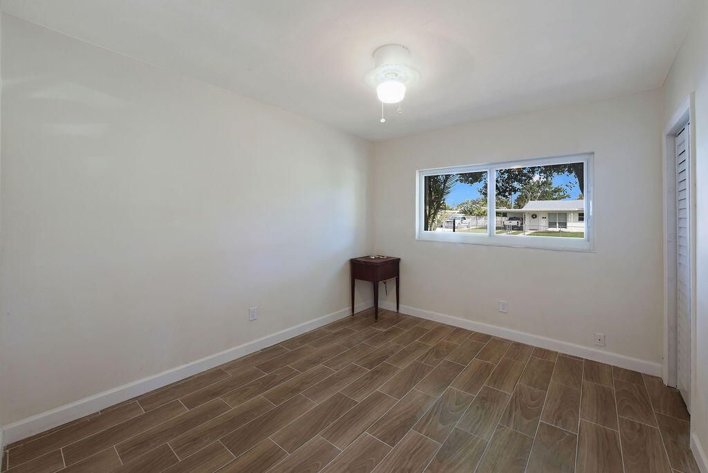 For Rent: $3,500 (4 beds, 2 baths, 1375 Square Feet)