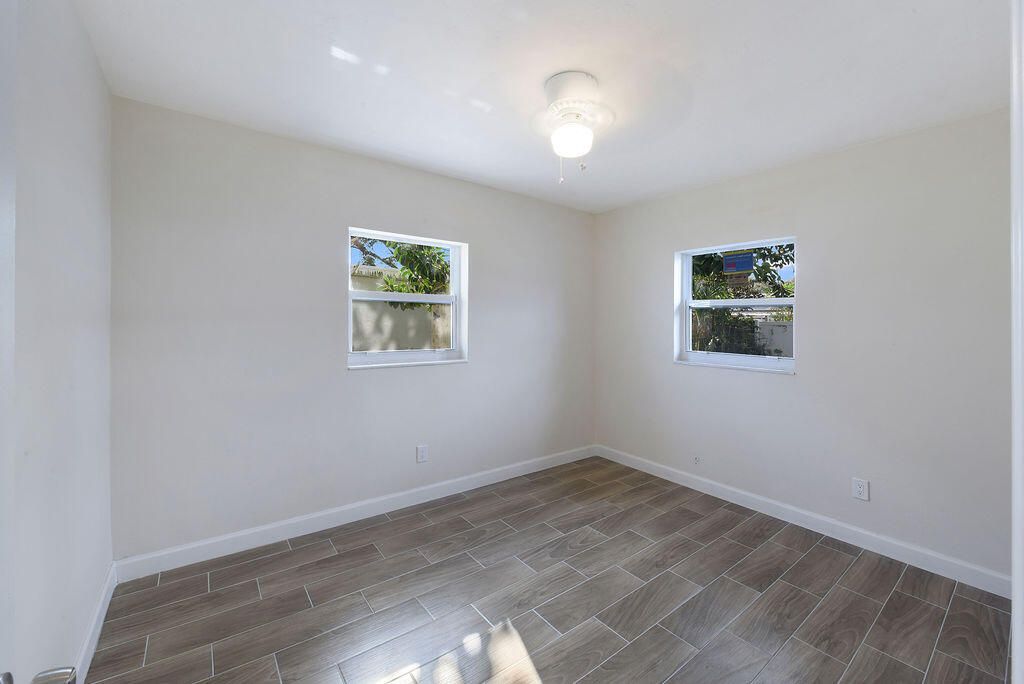 For Rent: $3,500 (4 beds, 2 baths, 1375 Square Feet)