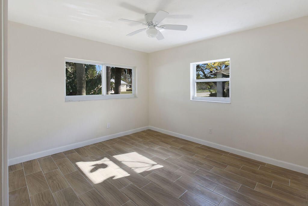 For Rent: $3,500 (4 beds, 2 baths, 1375 Square Feet)