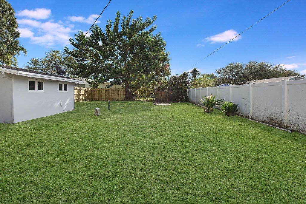 For Rent: $3,500 (4 beds, 2 baths, 1375 Square Feet)