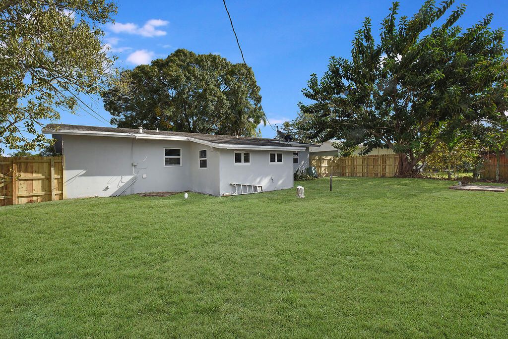 For Rent: $3,500 (4 beds, 2 baths, 1375 Square Feet)