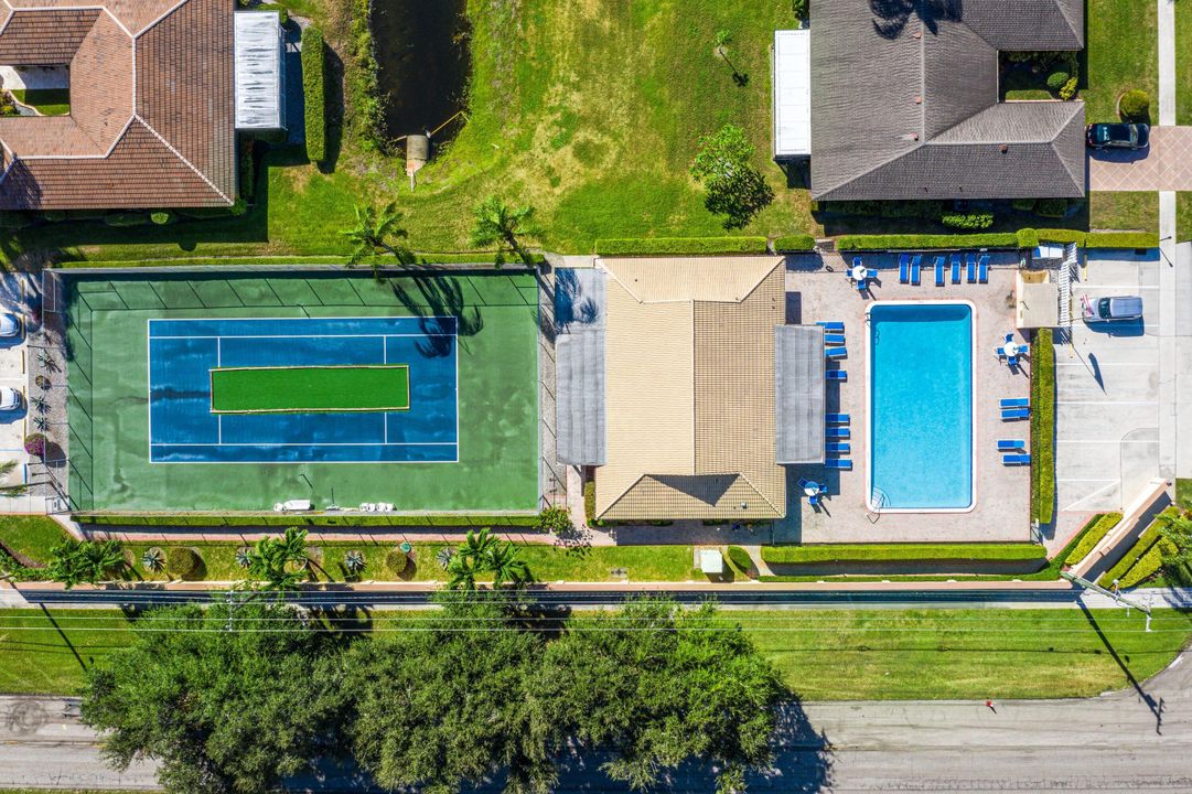 合同活跃: $3,200 (3 贝兹, 2 浴室, 2340 平方英尺)