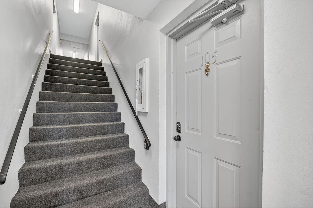 For Sale: $199,900 (2 beds, 2 baths, 1008 Square Feet)