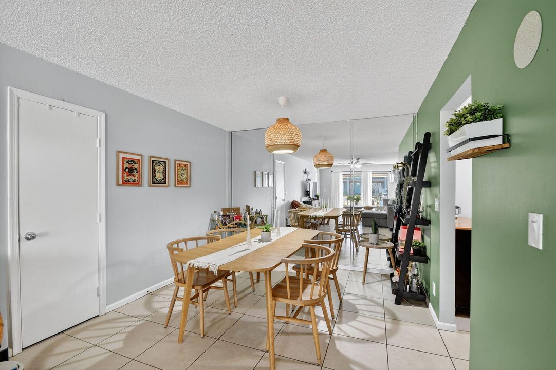 For Sale: $199,900 (2 beds, 2 baths, 1008 Square Feet)