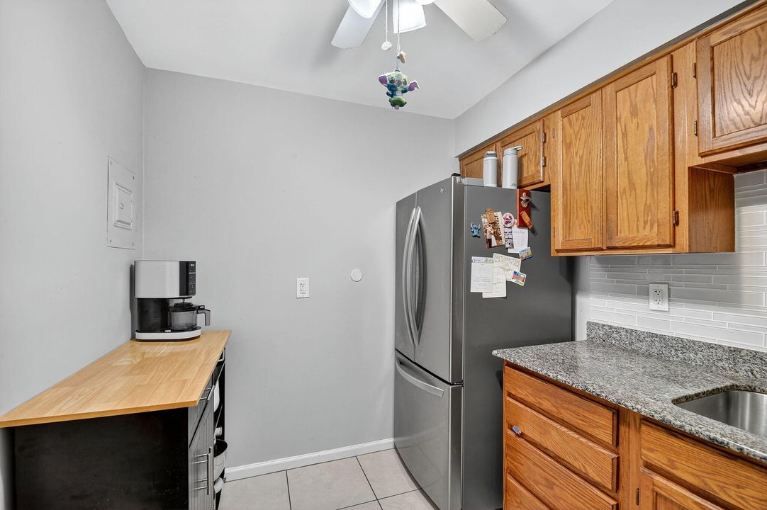 For Sale: $199,900 (2 beds, 2 baths, 1008 Square Feet)