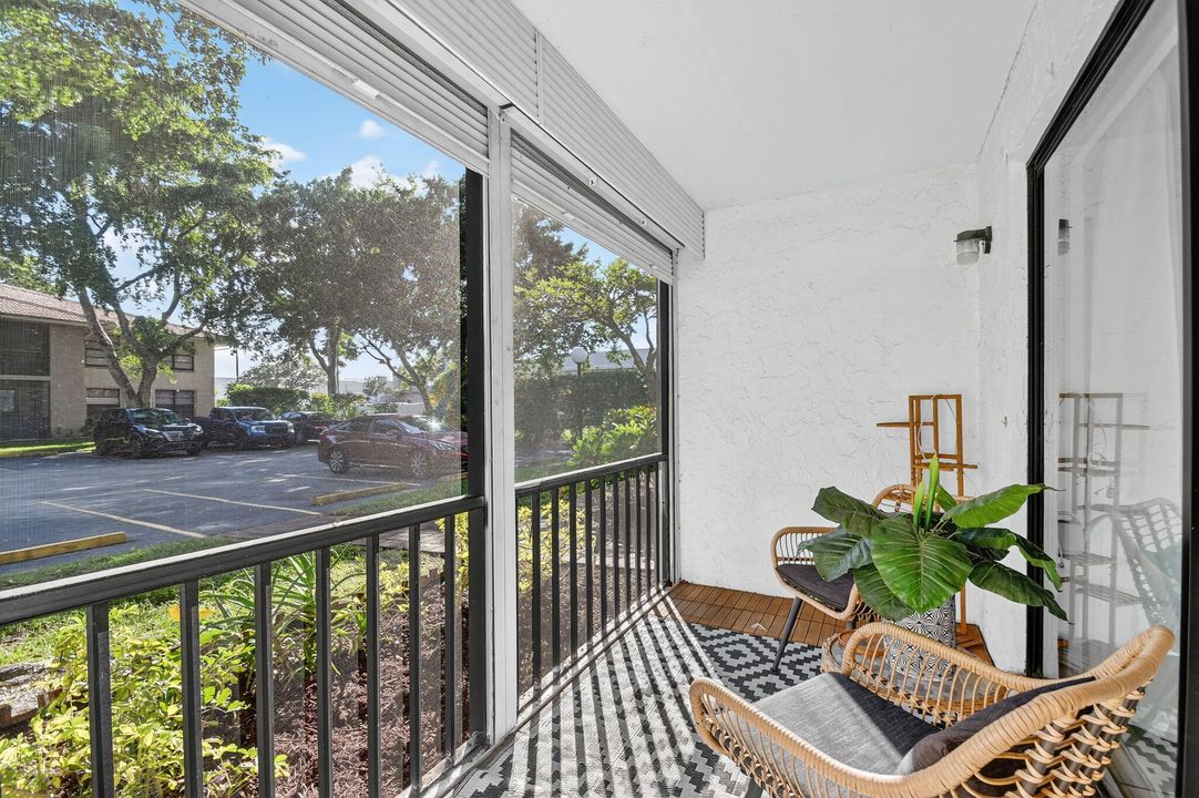 For Sale: $199,900 (2 beds, 2 baths, 1008 Square Feet)