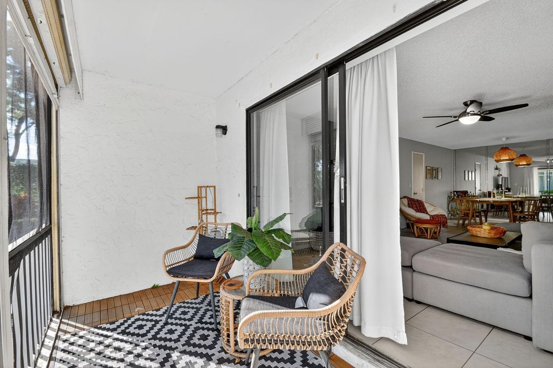 For Sale: $199,900 (2 beds, 2 baths, 1008 Square Feet)