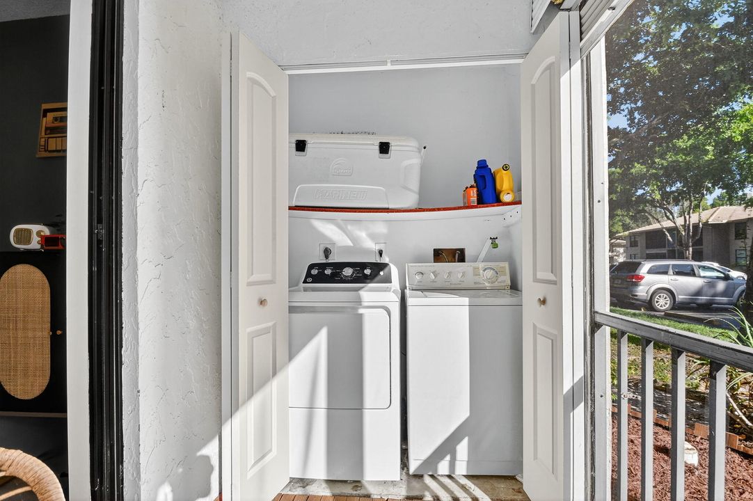 For Sale: $199,900 (2 beds, 2 baths, 1008 Square Feet)