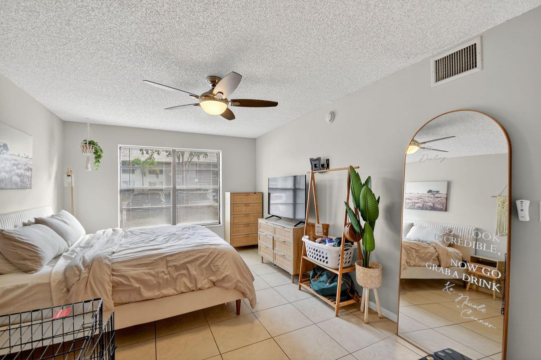 For Sale: $199,900 (2 beds, 2 baths, 1008 Square Feet)