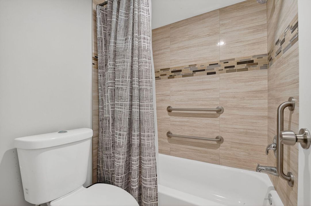 For Sale: $199,900 (2 beds, 2 baths, 1008 Square Feet)