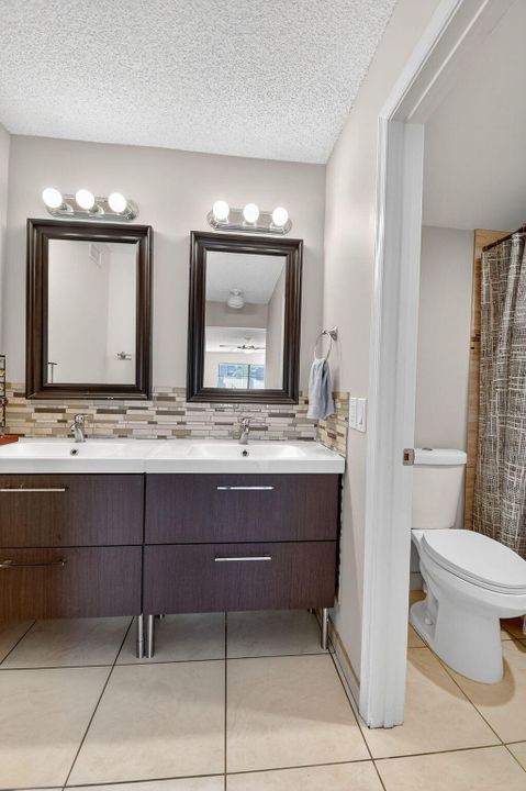 For Sale: $199,900 (2 beds, 2 baths, 1008 Square Feet)