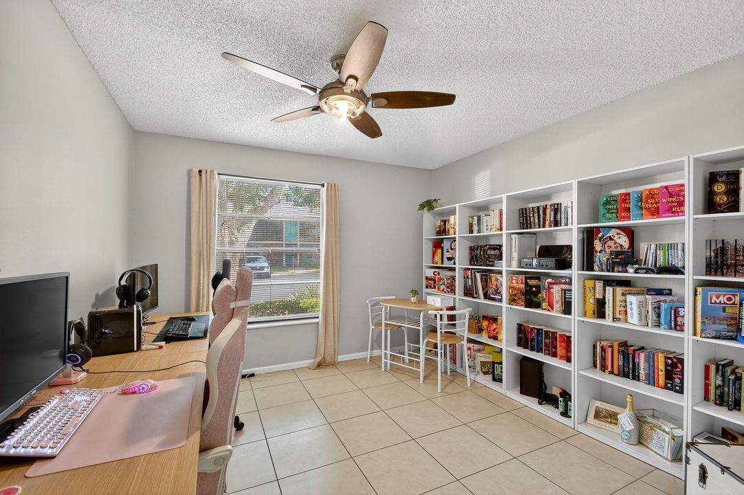 For Sale: $199,900 (2 beds, 2 baths, 1008 Square Feet)