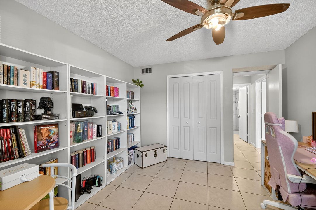 For Sale: $199,900 (2 beds, 2 baths, 1008 Square Feet)