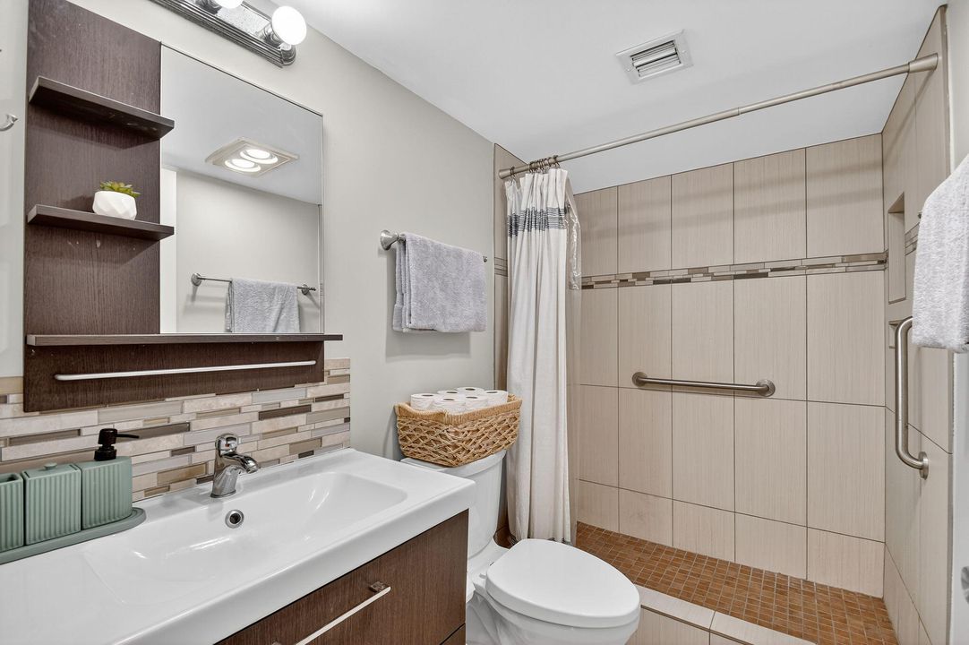 For Sale: $199,900 (2 beds, 2 baths, 1008 Square Feet)