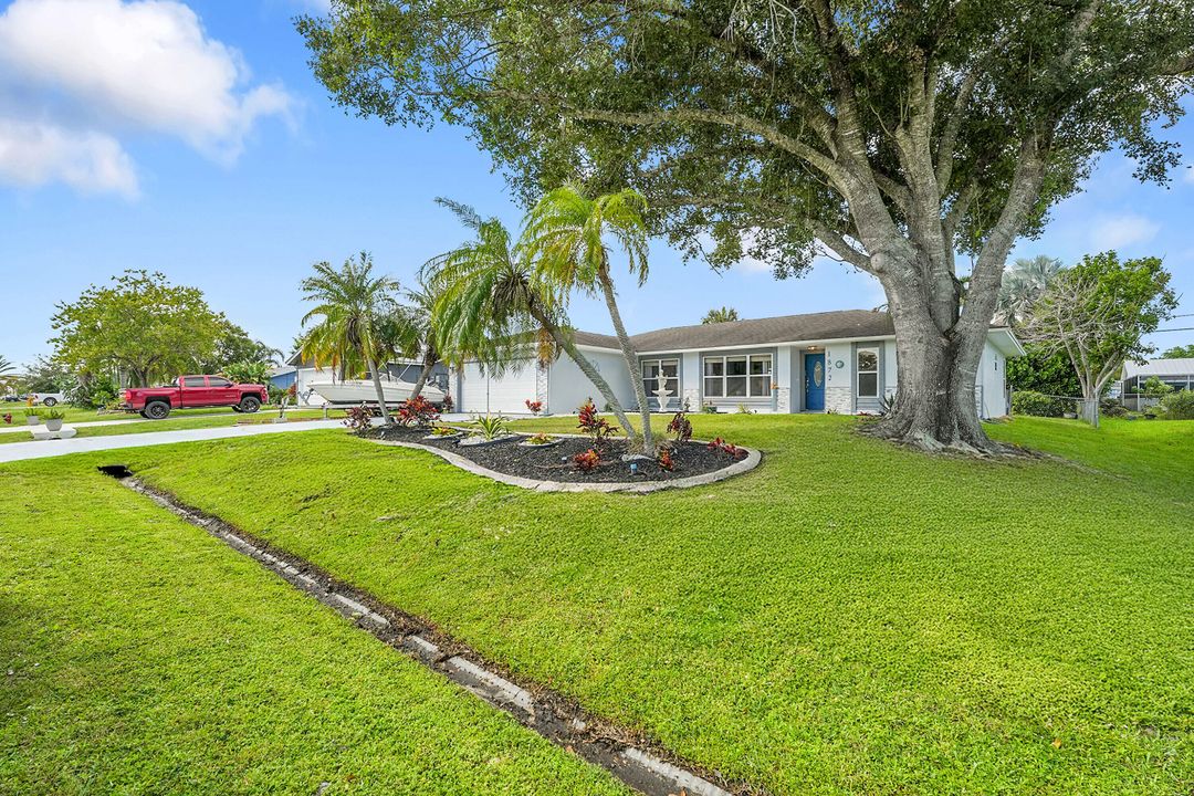 Active With Contract: $385,000 (3 beds, 2 baths, 1742 Square Feet)