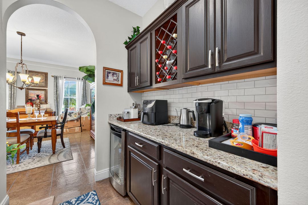 For Sale: $459,000 (4 beds, 3 baths, 2927 Square Feet)