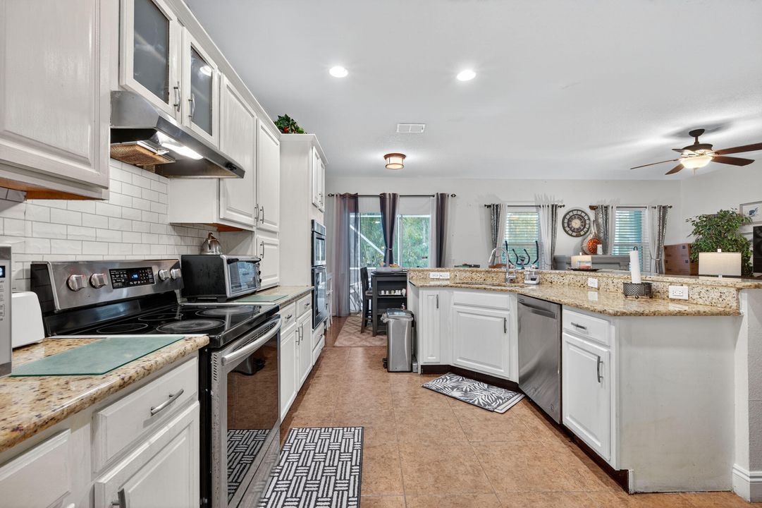 For Sale: $459,000 (4 beds, 3 baths, 2927 Square Feet)