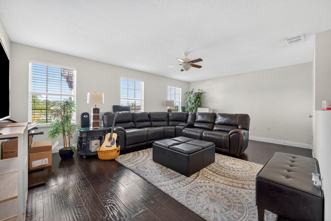 For Sale: $459,000 (4 beds, 3 baths, 2927 Square Feet)