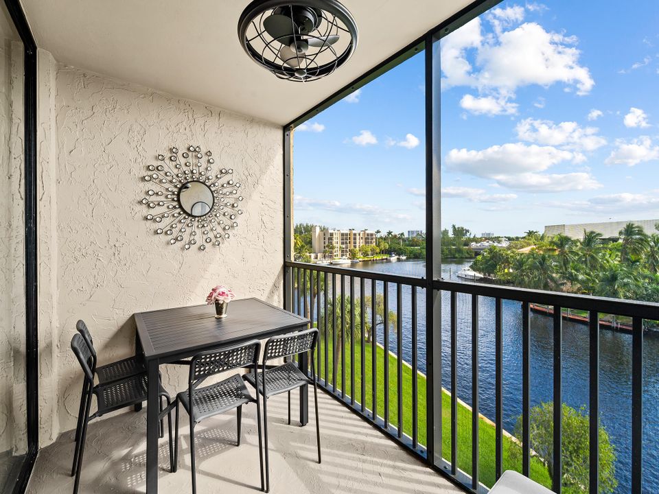 For Sale: $385,000 (2 beds, 2 baths, 1095 Square Feet)