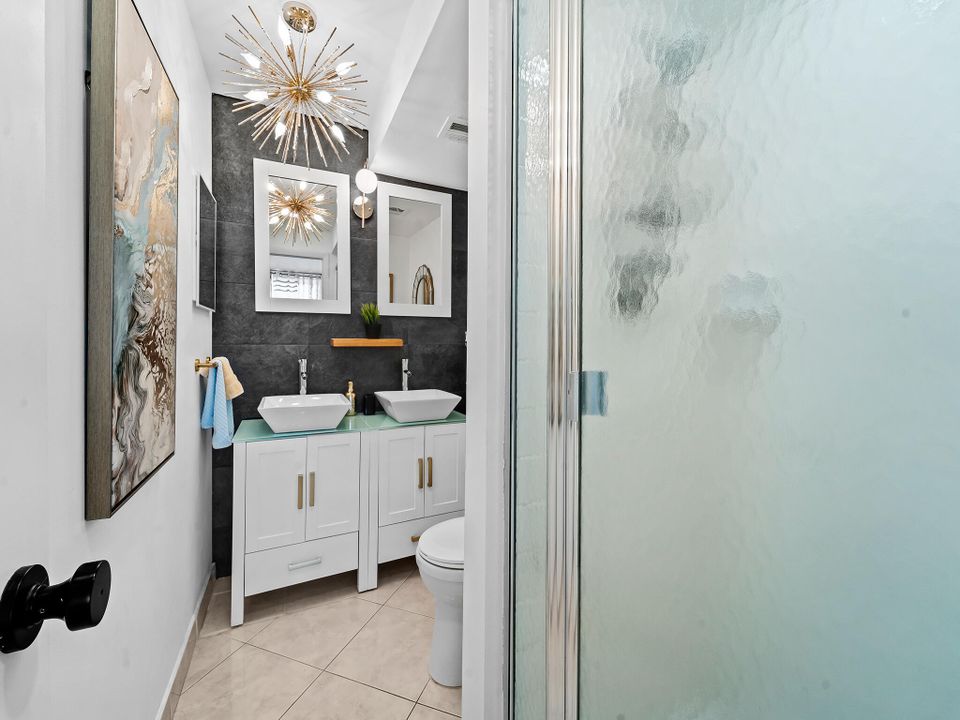 For Sale: $385,000 (2 beds, 2 baths, 1095 Square Feet)