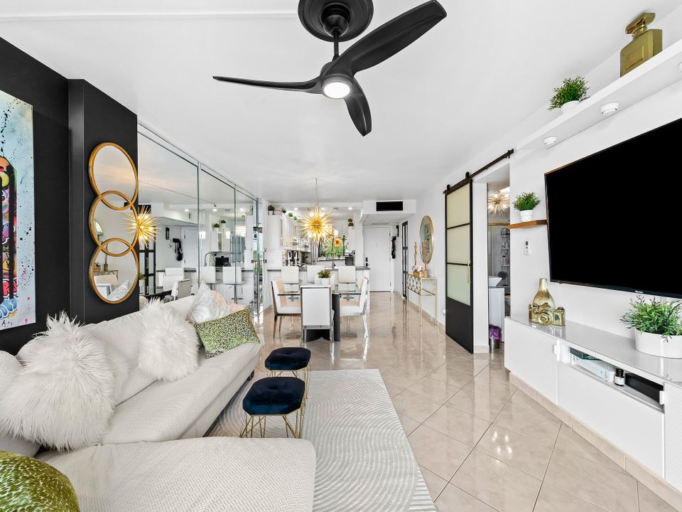 For Sale: $385,000 (2 beds, 2 baths, 1095 Square Feet)