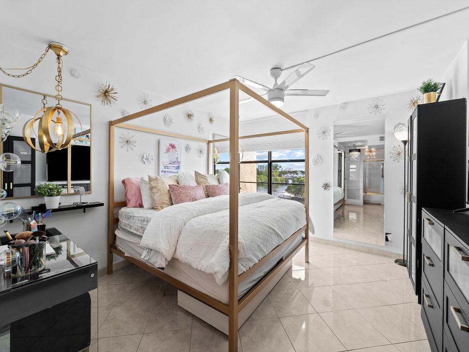 For Sale: $385,000 (2 beds, 2 baths, 1095 Square Feet)