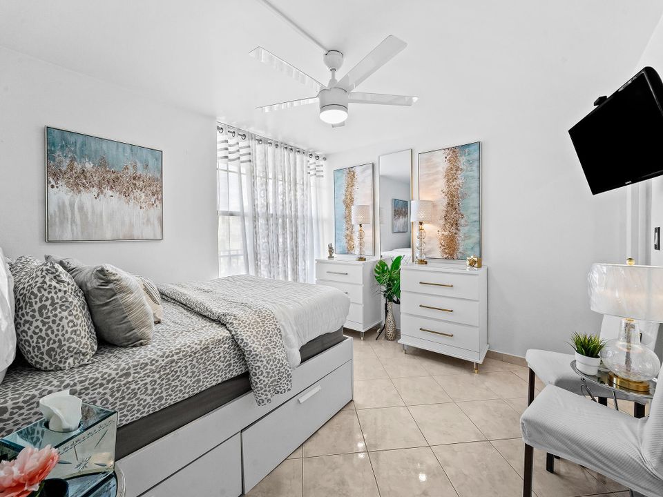 For Sale: $385,000 (2 beds, 2 baths, 1095 Square Feet)