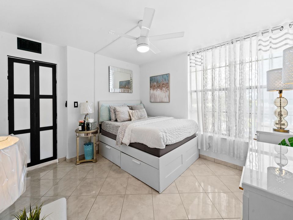 For Sale: $385,000 (2 beds, 2 baths, 1095 Square Feet)