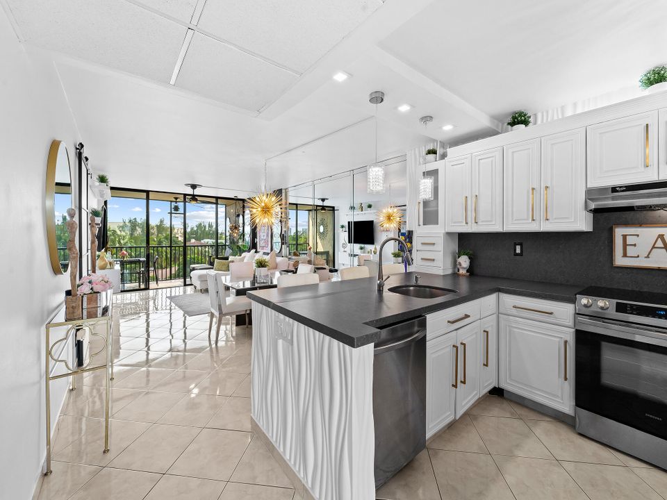 For Sale: $385,000 (2 beds, 2 baths, 1095 Square Feet)